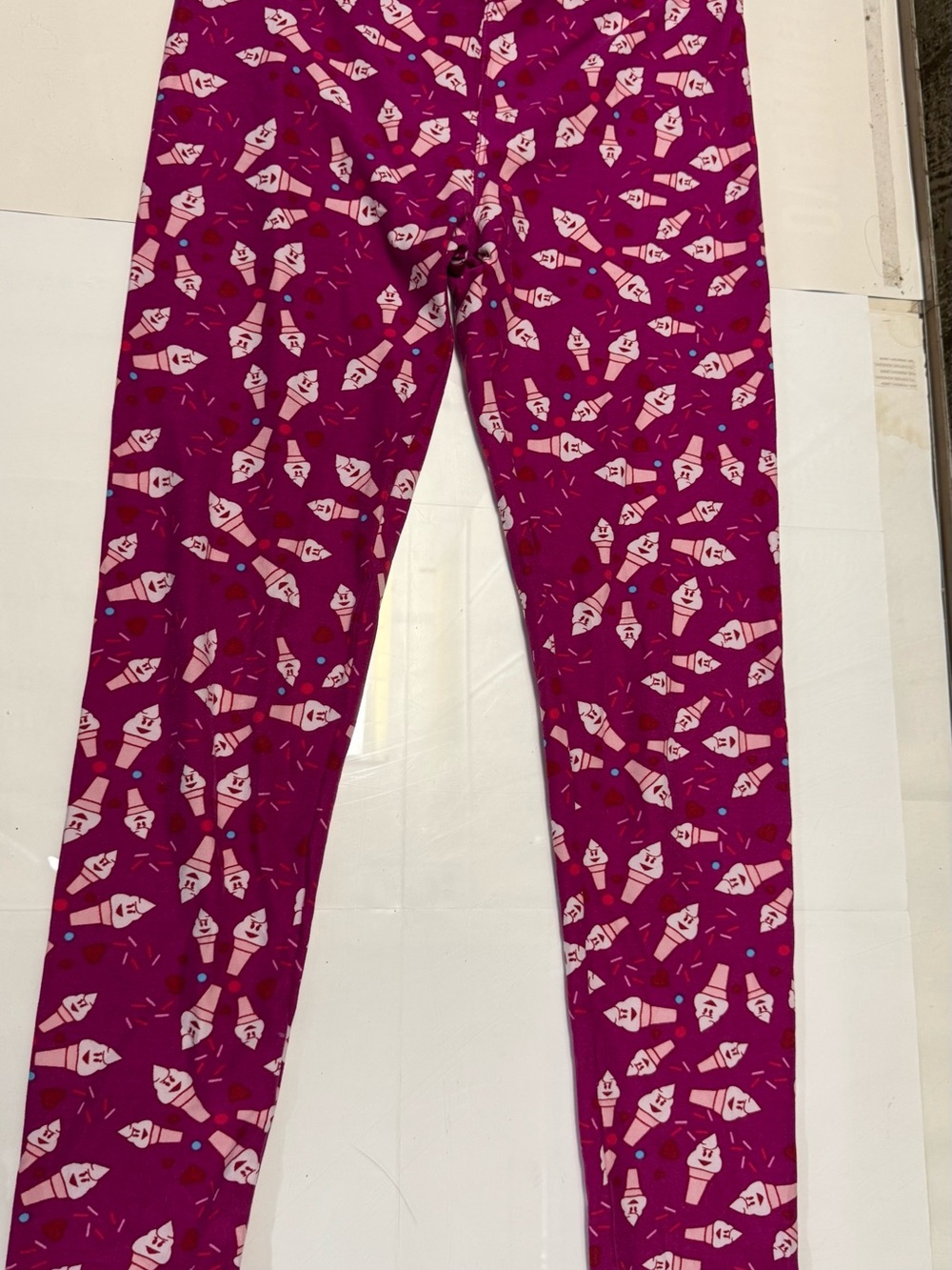 Lularoe Pink ice cream cone smiling emoji One Size leggings super comfortable